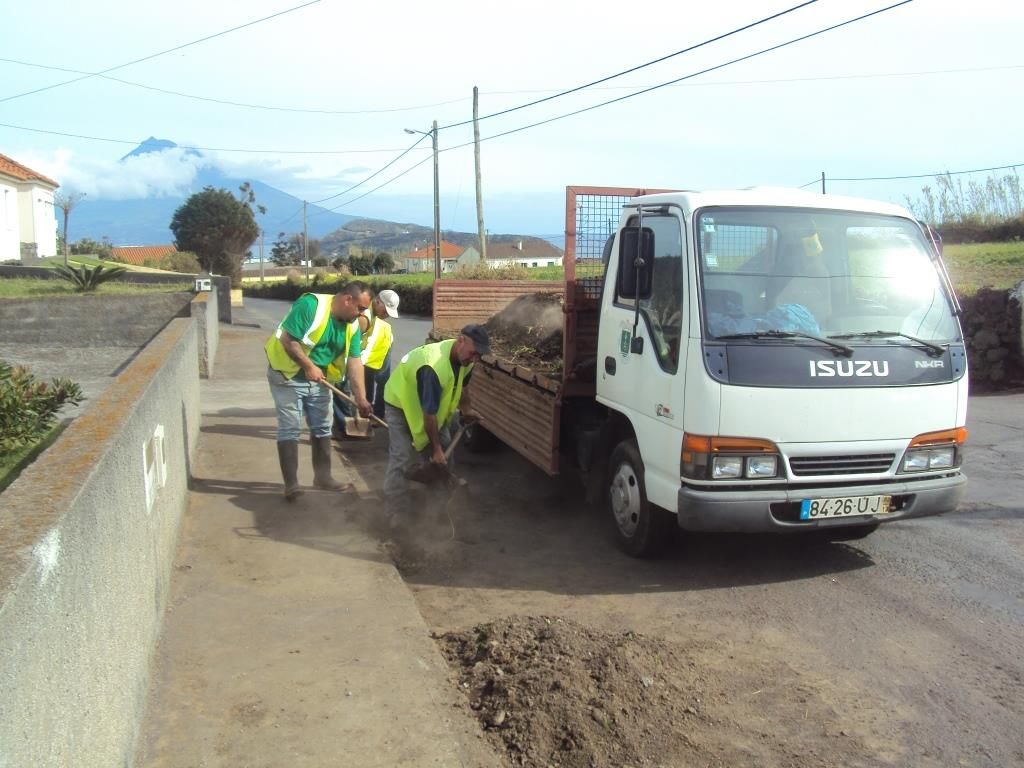 RASPAGEM E LIMPEZA DE BERMAS DAS ESTRADAS